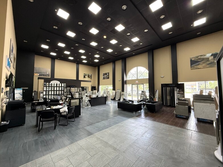 3075 NW 79th Ave, Doral, FL for lease - Building Photo - Image 3 of 10