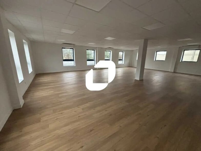 10 Quai De La Borde, Ris-Orangis for lease - Interior Photo - Image 2 of 33