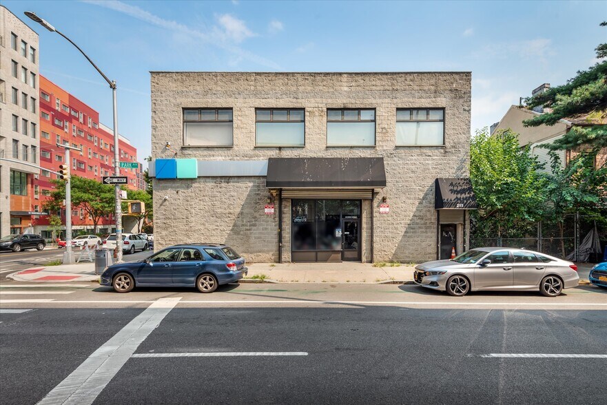 217 Park Ave, Brooklyn, NY à vendre - Photo du bâtiment - Image 3 de 9