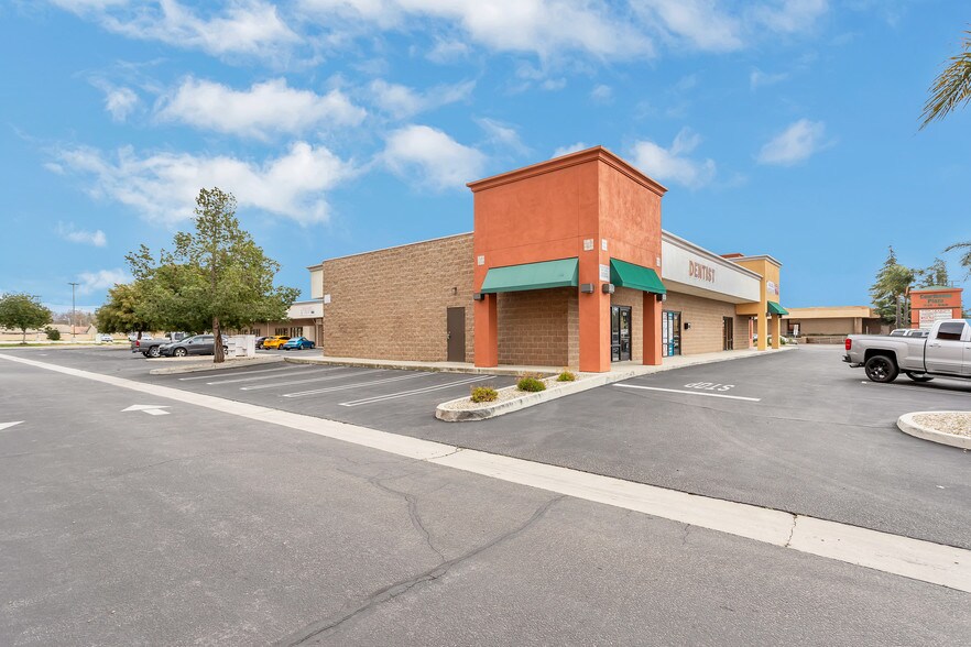 950-960 N State St, Hemet, CA à louer - Photo du bâtiment - Image 3 de 16