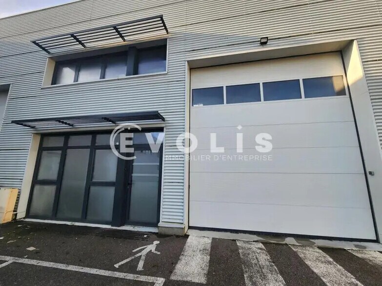 44 Rue De L'Avenir, Genas à louer - Photo du bâtiment - Image 2 de 16