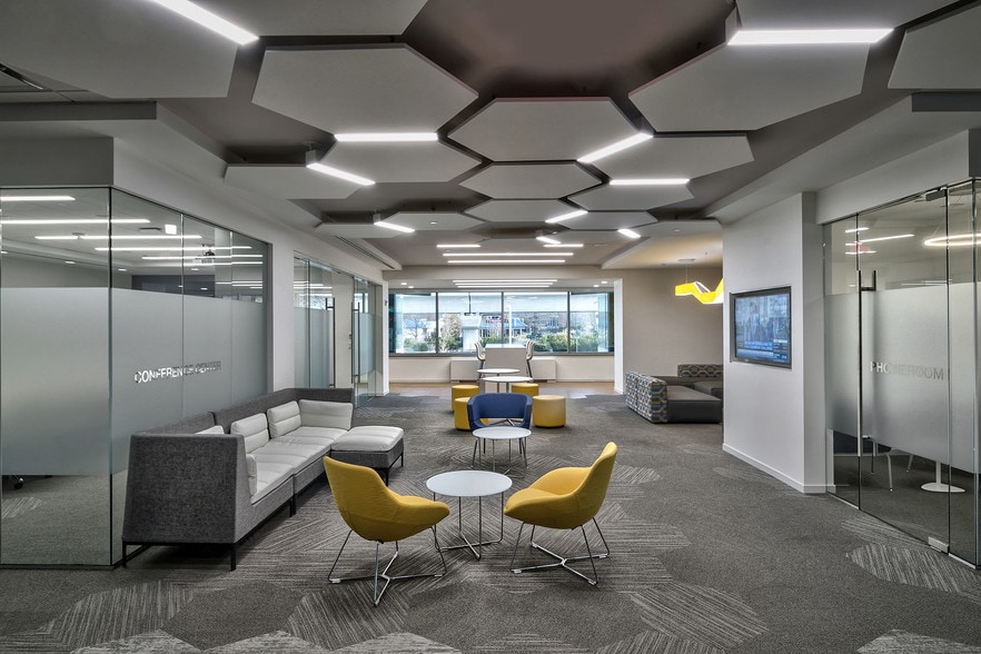 8521 Leesburg Pike, Vienna, VA à louer - Photo du bâtiment - Image 3 de 11