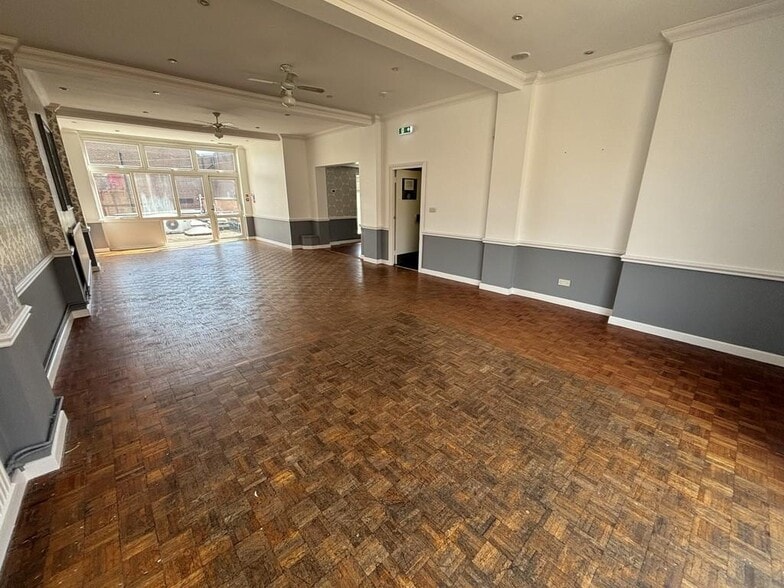 40 Pyle Street, Newport à vendre - Photo du bâtiment - Image 3 de 5