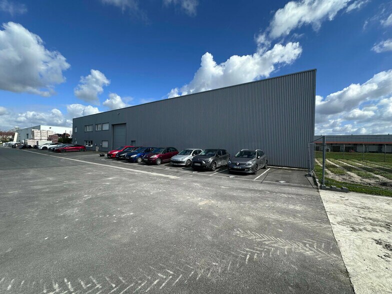 Flex in Reims for lease - Building Photo - Image 1 of 8