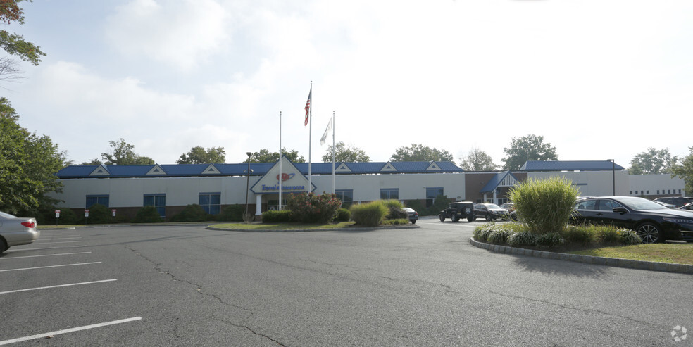 2 S Gold Dr, Hamilton, NJ for lease - Primary Photo - Image 1 of 3