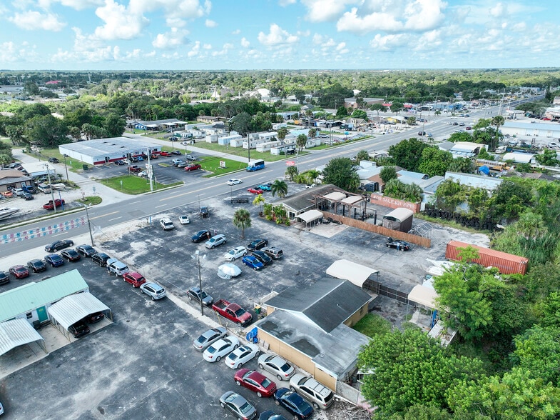 1918 Aurora Rd, Melbourne, FL à louer - Photo du bâtiment - Image 3 de 21