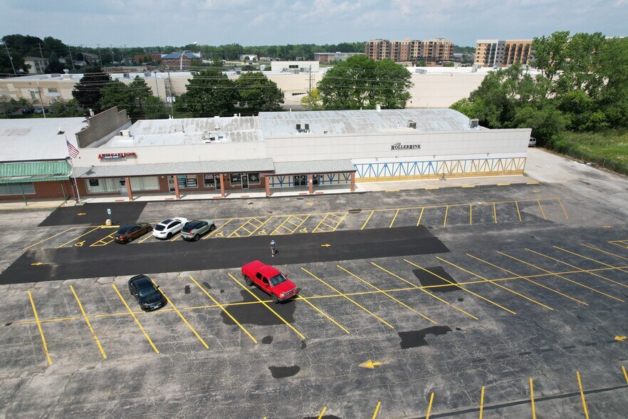 144 Seymour Ave, Mundelein, IL à louer - Photo du bâtiment - Image 3 de 5