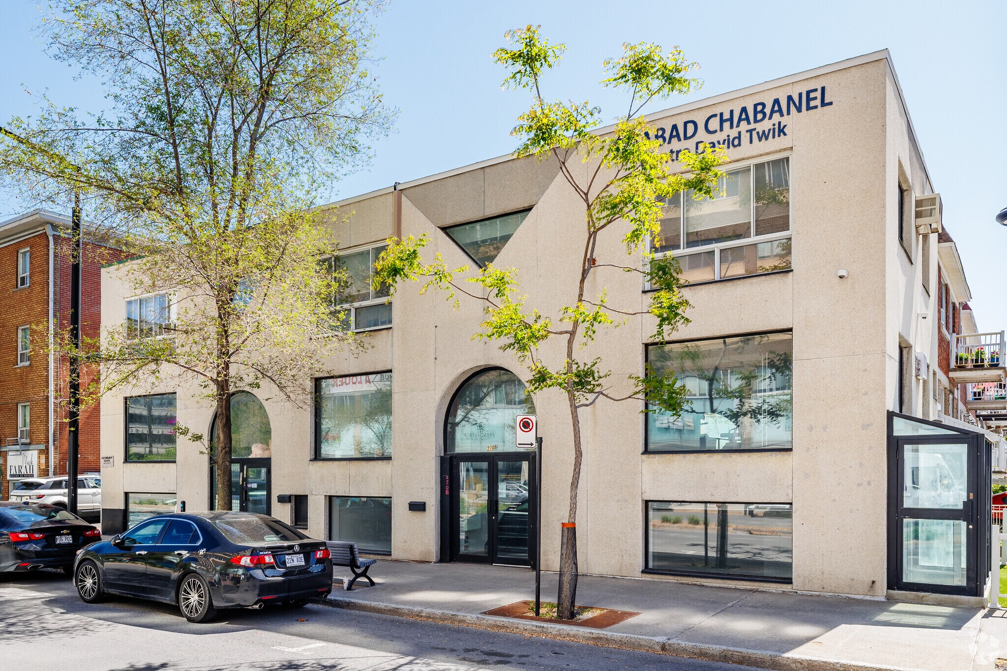 270 Rue Chabanel O, Montréal, QC à vendre Photo du bâtiment- Image 1 de 1