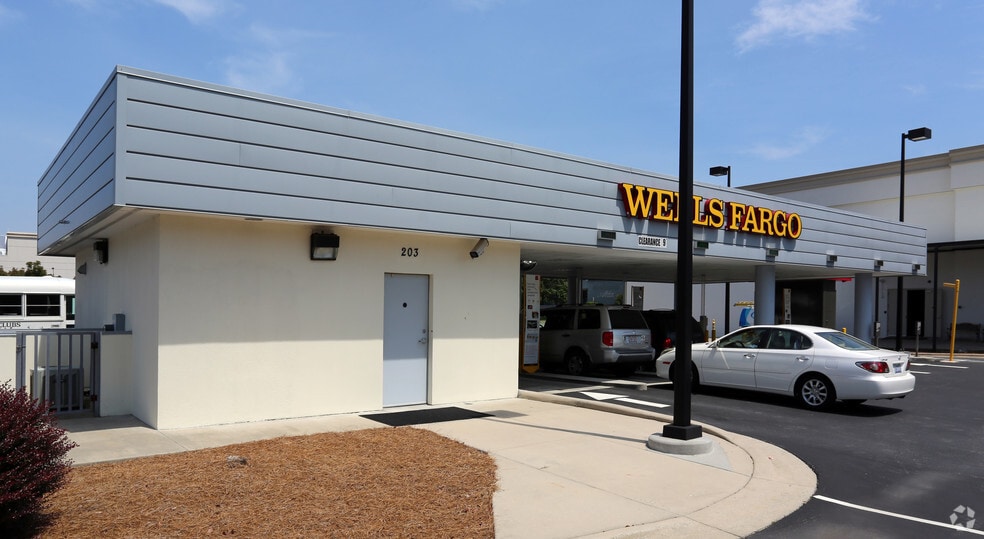 203 E MLK Dr, High Point, NC for sale - Building Photo - Image 2 of 4