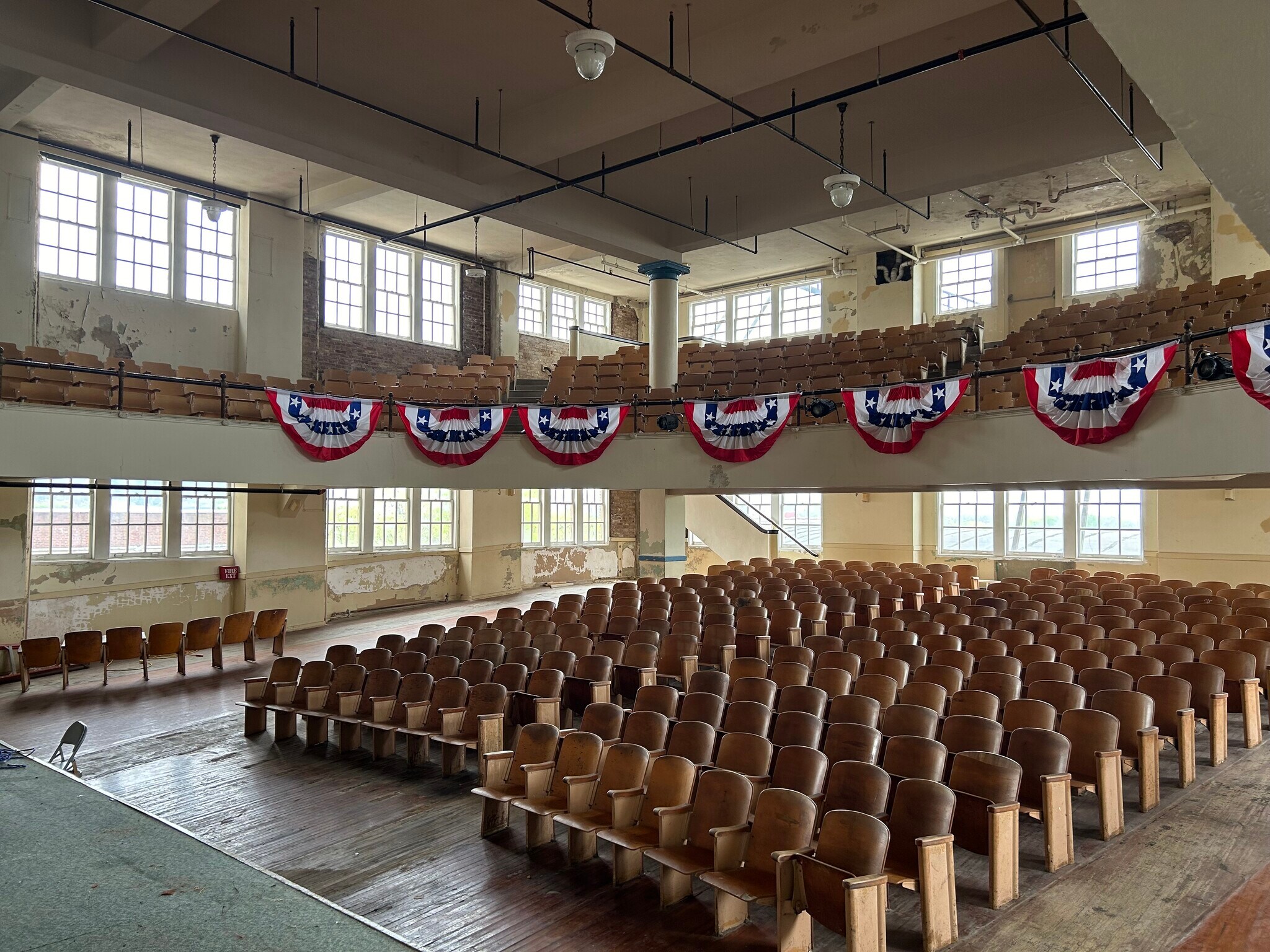 125 Oak St, Hot Springs, AR for lease Building Photo- Image 1 of 8