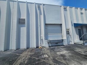 7212-7282 NW 33rd St, Miami, FL for lease Building Photo- Image 1 of 5
