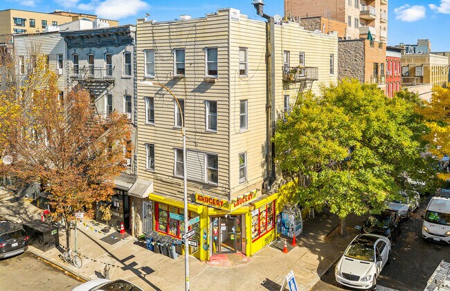 More details for 139 Maujers St, Brooklyn, NY - Retail for Sale
