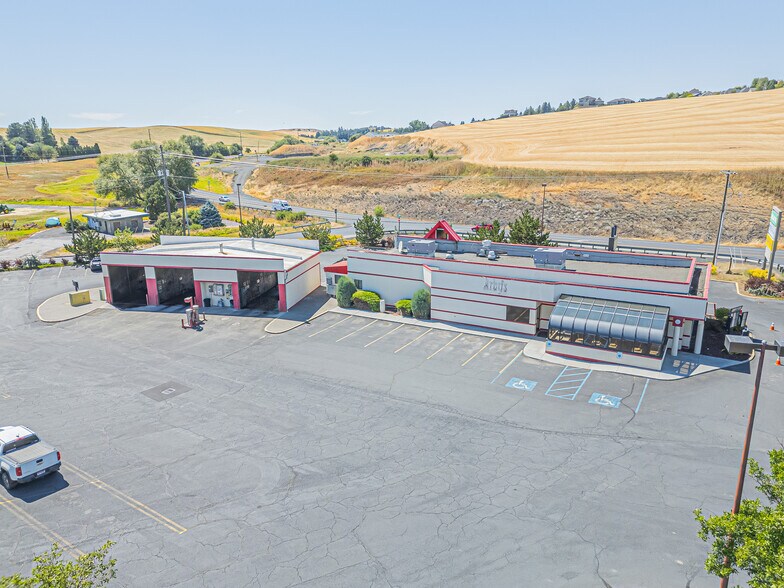 Former Arby's + Carwash portefeuille de 2 propriétés à vendre sur LoopNet.ca - Photo du bâtiment - Image 2 de 5