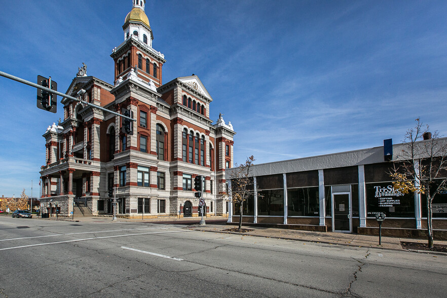 698 Central Ave, Dubuque, IA for sale - Primary Photo - Image 1 of 1