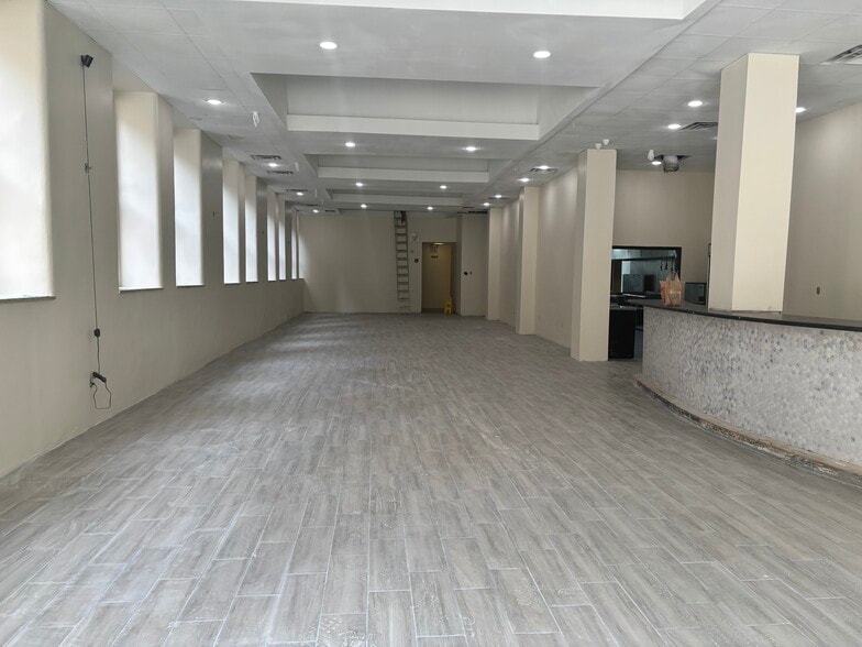 24-26 E Sixth St, Cincinnati, OH for lease - Building Photo - Image 3 of 7