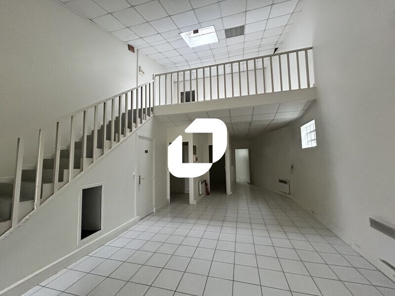 Flex in Saint-Witz for lease Interior Photo- Image 1 of 13