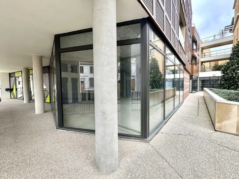 Bureau dans Genas à vendre - Photo du bâtiment - Image 2 de 4