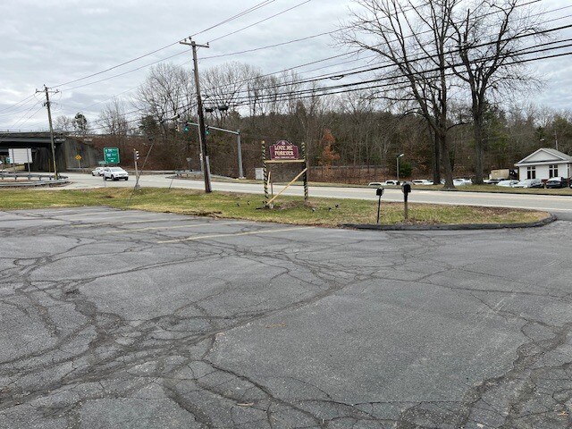 124 Westcott Rd, Killingly, CT à vendre - Photo du bâtiment - Image 2 de 10