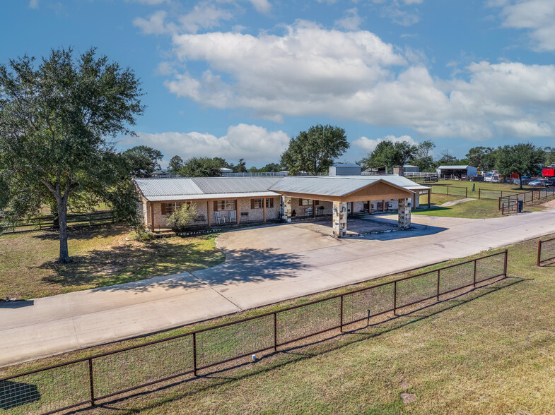 1611 Koy Rd, Bellville, TX for sale - Building Photo - Image 3 of 44