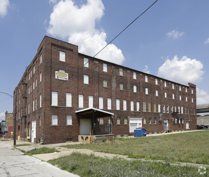 409 S Center St, Bloomington, IL for lease - Primary Photo - Image 1 of 2