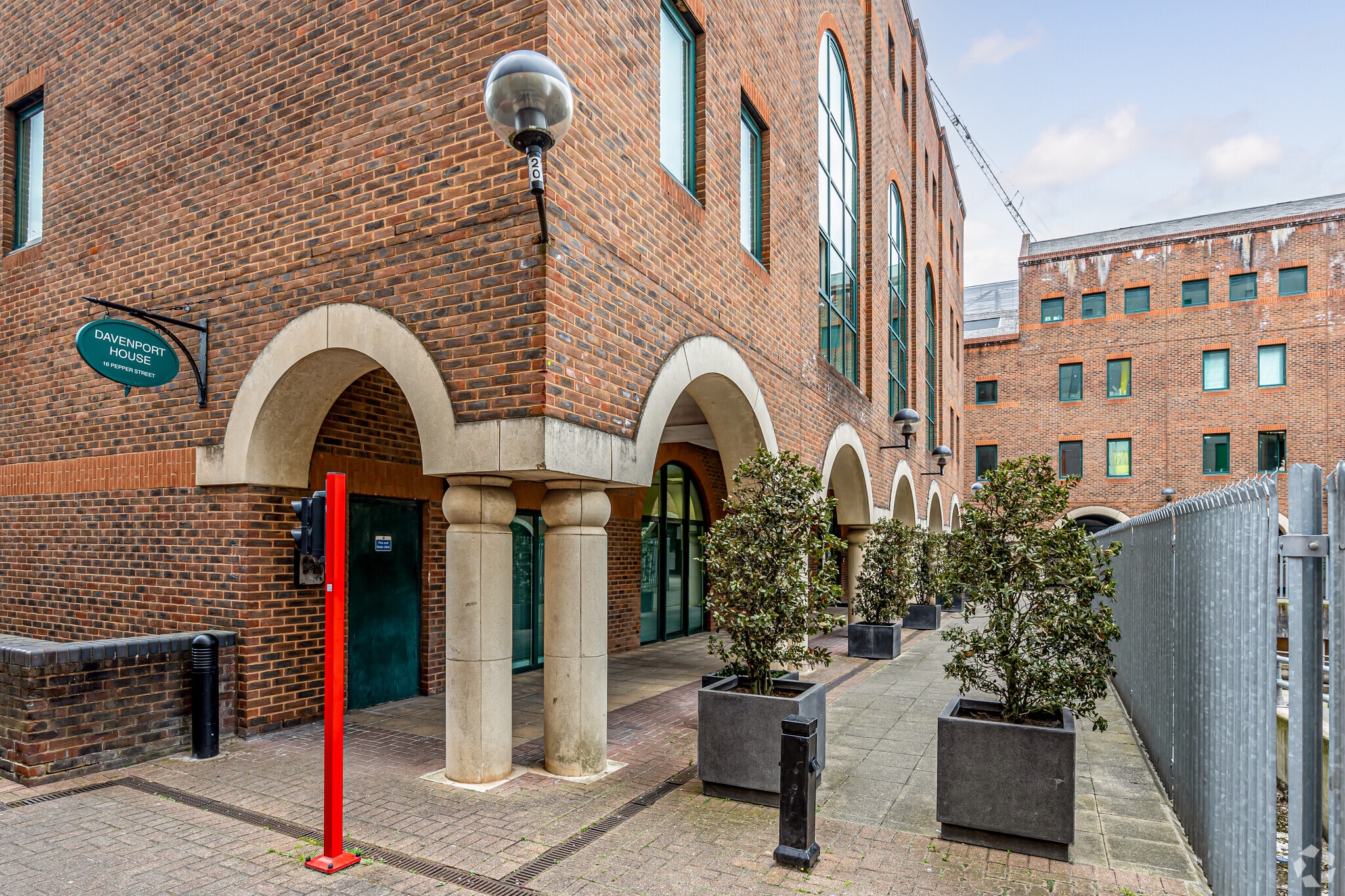 16 Pepper St, Londres à louer Photo du bâtiment- Image 1 de 8