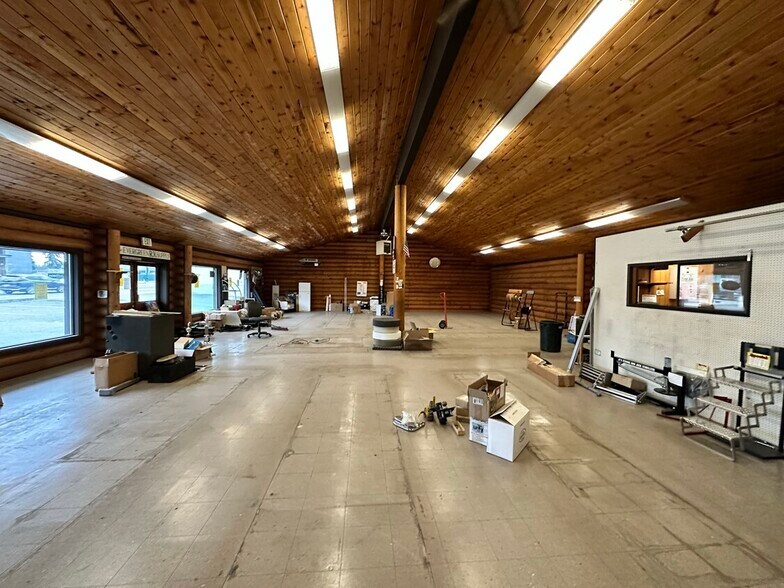 16610 Aurora Ave N, Shoreline, WA à vendre - Photo intérieure - Image 2 de 11