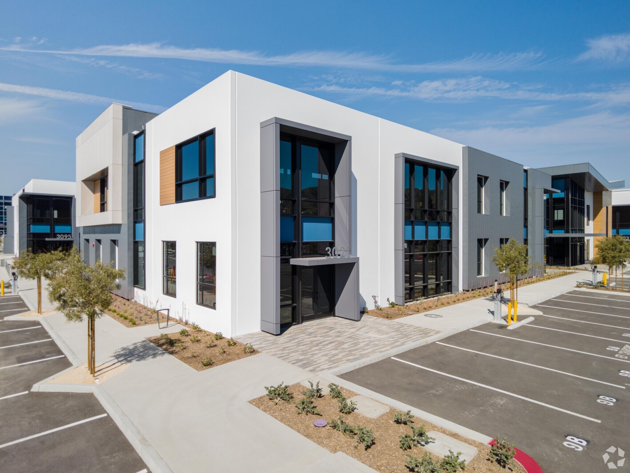 3021-3025 N Hollywood Way, Burbank, CA à vendre Photo du bâtiment- Image 1 de 8