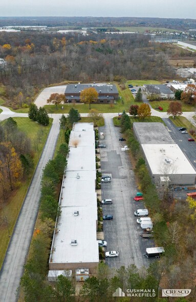 30685 Solon Industrial Pky, Solon, OH à louer - Photo du bâtiment - Image 2 de 7