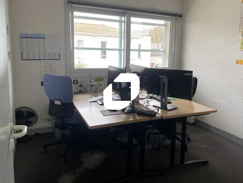 Office in Pessac for lease - Interior Photo - Image 3 of 7