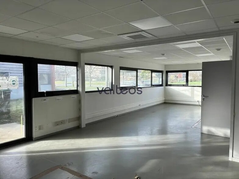Flex in Toulouse for lease - Interior Photo - Image 1 of 11