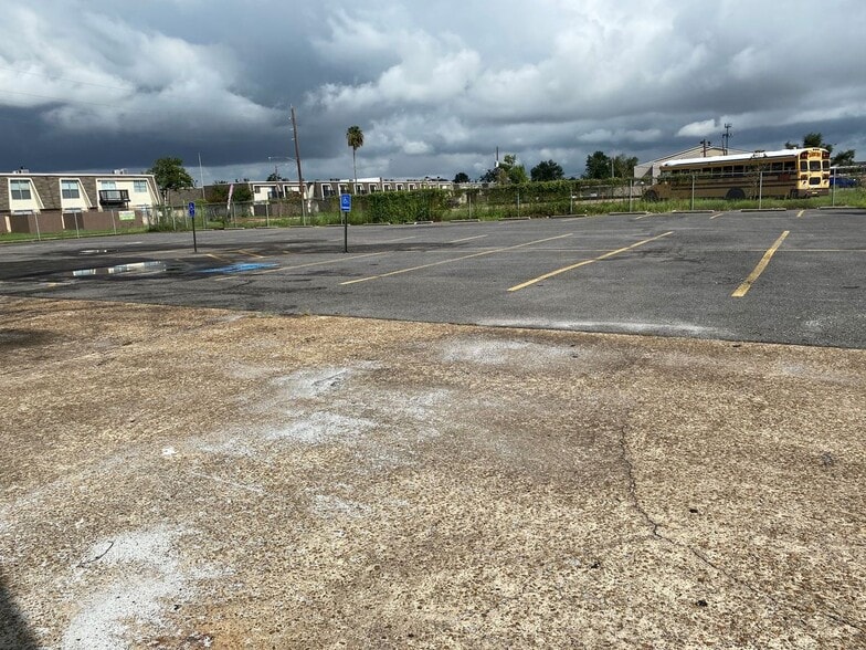 4444 Lake St, Lake Charles, LA for lease - Building Photo - Image 2 of 3