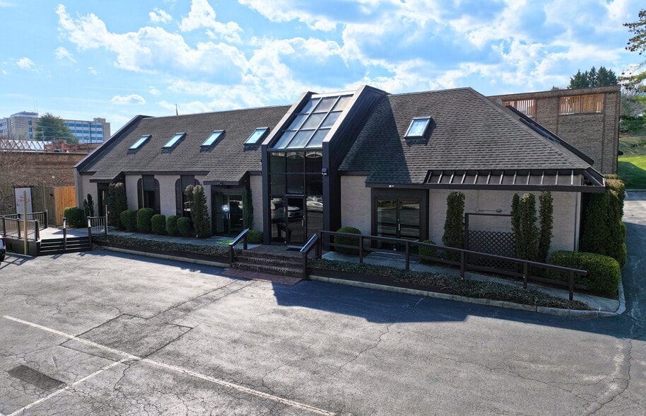 1630 Braeburn Dr, Salem, VA for sale - Building Photo - Image 3 of 11