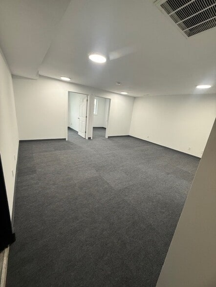 7817 Pacific Ave, Tacoma, WA for lease - Building Photo - Image 2 of 8