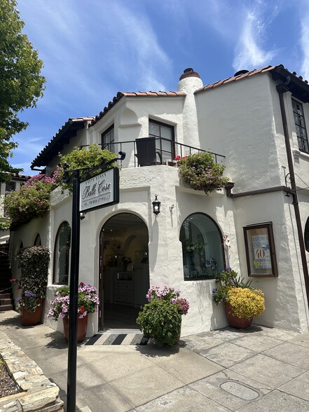 Ocean Ave, Carmel, CA à vendre - Photo du bâtiment - Image 1 de 1