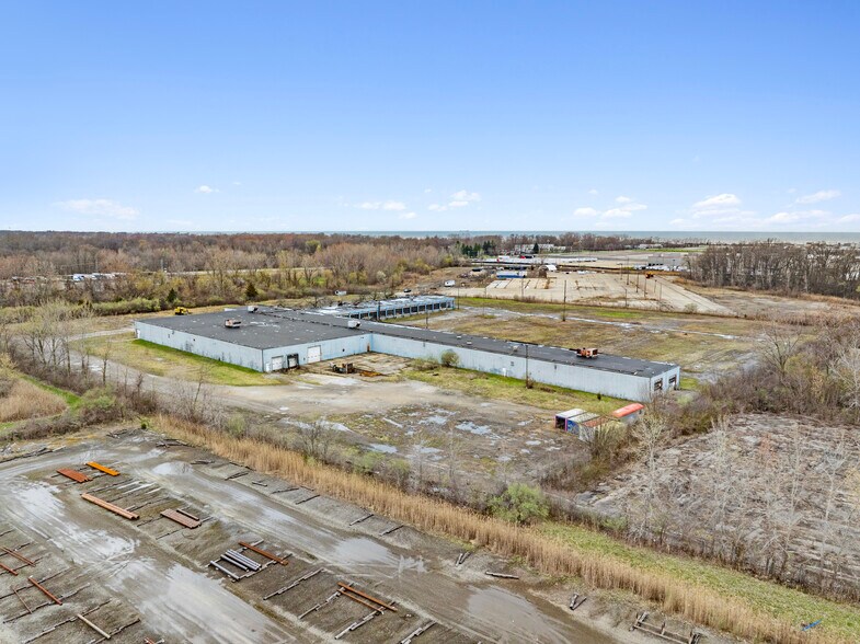 7451 Terminal Dr, Lorain, OH à vendre - Photo du bâtiment - Image 3 de 20
