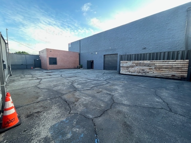 220 W 21st St, Los Angeles, CA for lease - Building Photo - Image 3 of 17
