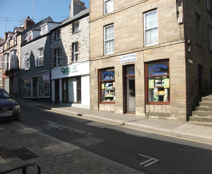 20 Fore St, Camelford à louer - Photo du bâtiment - Image 2 de 2