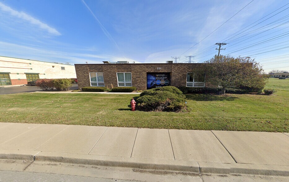 221 Lively Blvd, Elk Grove Village, IL à vendre - Photo du bâtiment - Image 2 de 6
