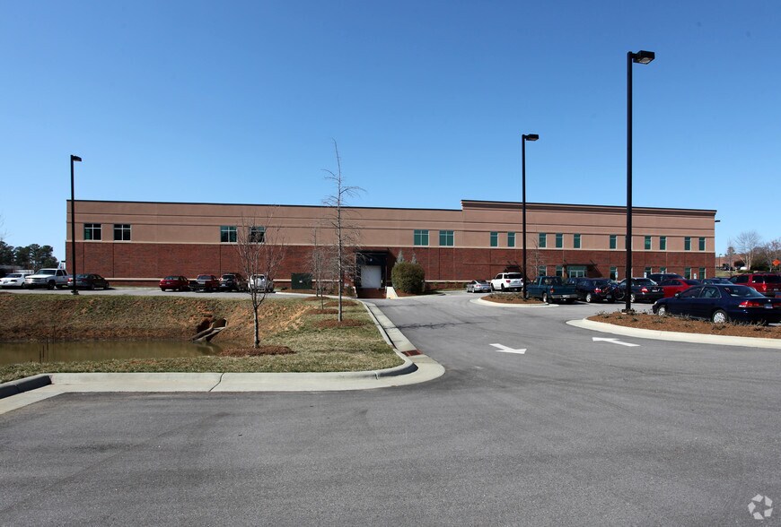 204 Capcom Ave, Wake Forest, NC à louer - Photo du bâtiment - Image 2 de 6