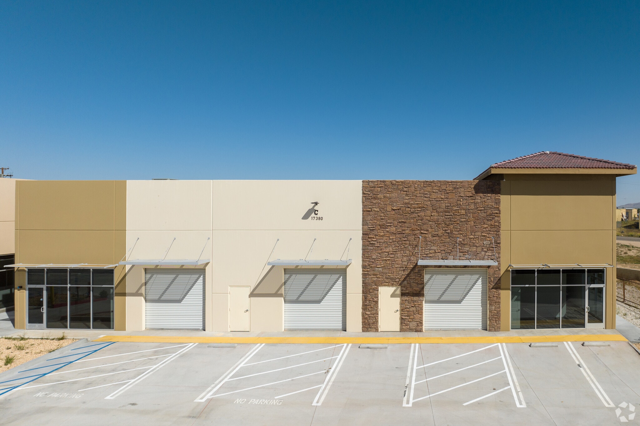 17380 Darwin Ave, Hesperia, CA for lease Building Photo- Image 1 of 2