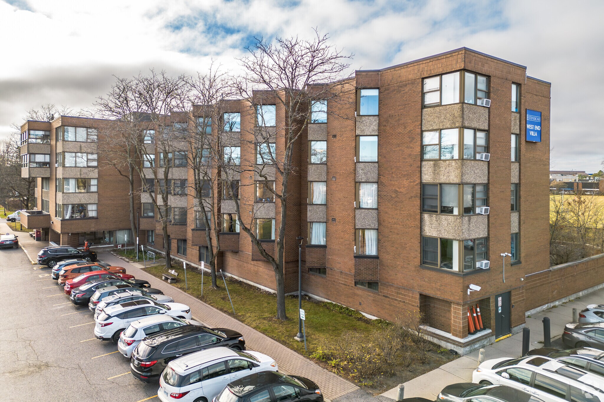 2179 Elmira Dr, Ottawa, ON à vendre Photo du bâtiment- Image 1 de 4