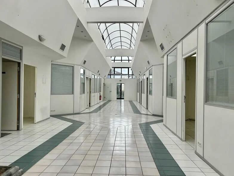 Office in Marly for sale - Interior Photo - Image 1 of 6