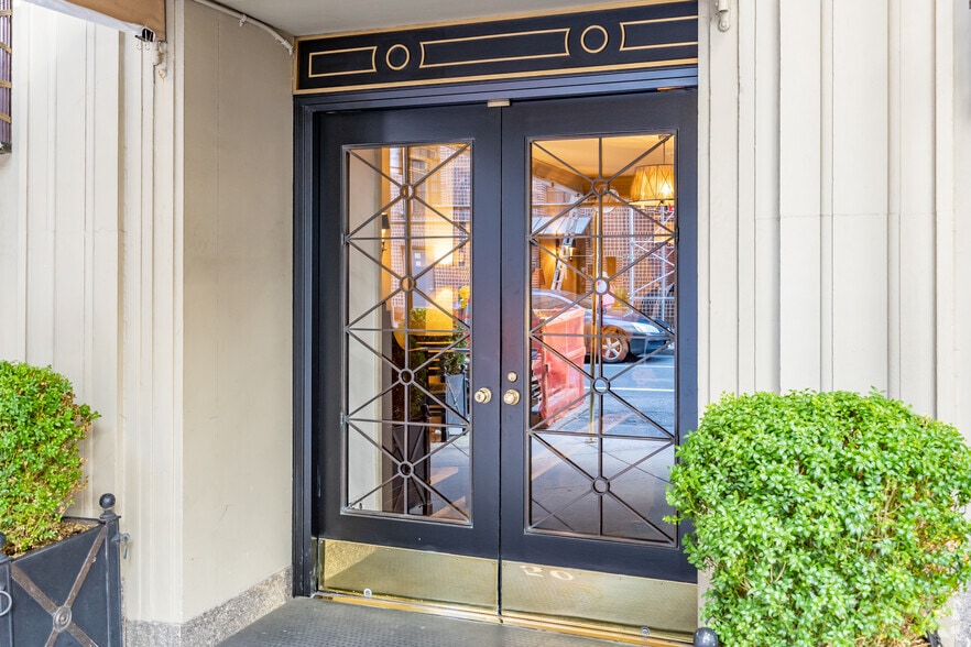 50 E 77th St, New York, NY for lease - Building Photo - Image 2 of 4