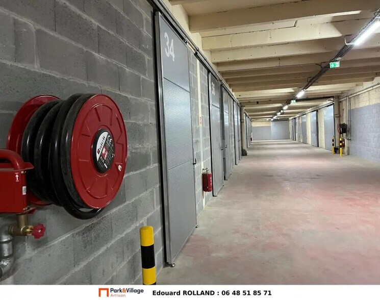 Industrial in Rennes for lease - Building Photo - Image 3 of 4