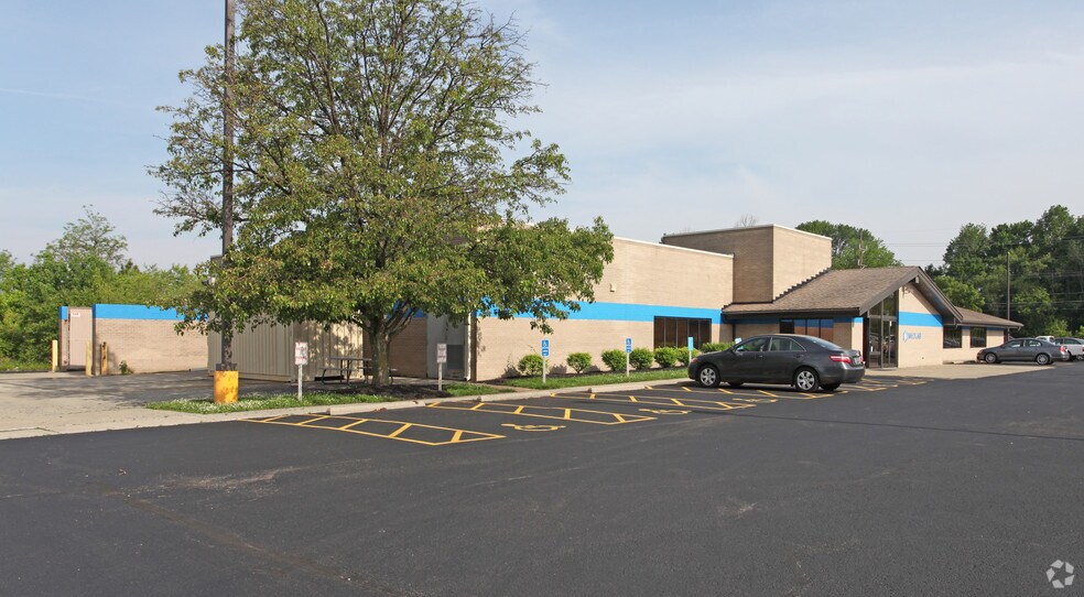 665 Ohio Pike, Cincinnati, OH à vendre - Photo du bâtiment - Image 2 de 13