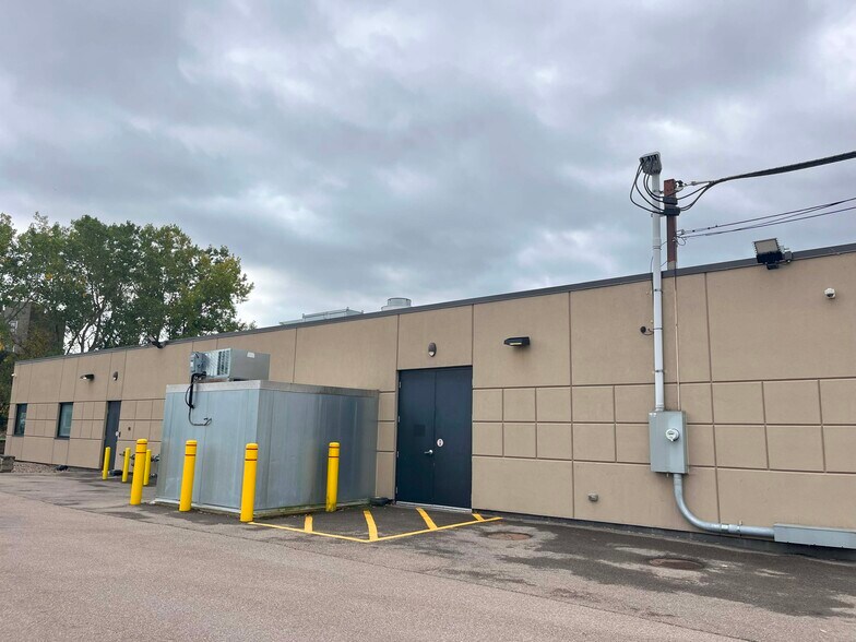 109 Industrial Pky, Buffalo, NY à vendre - Photo principale - Image 1 de 8