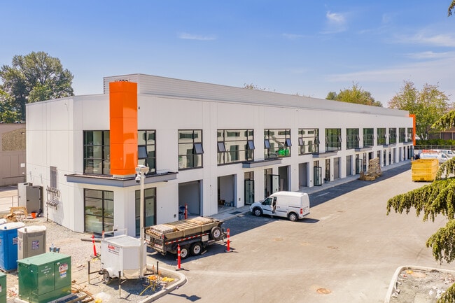 Plus de détails pour 4033 Mcconnell Dr, Burnaby, BC - Bureau, Local d'activités à louer
