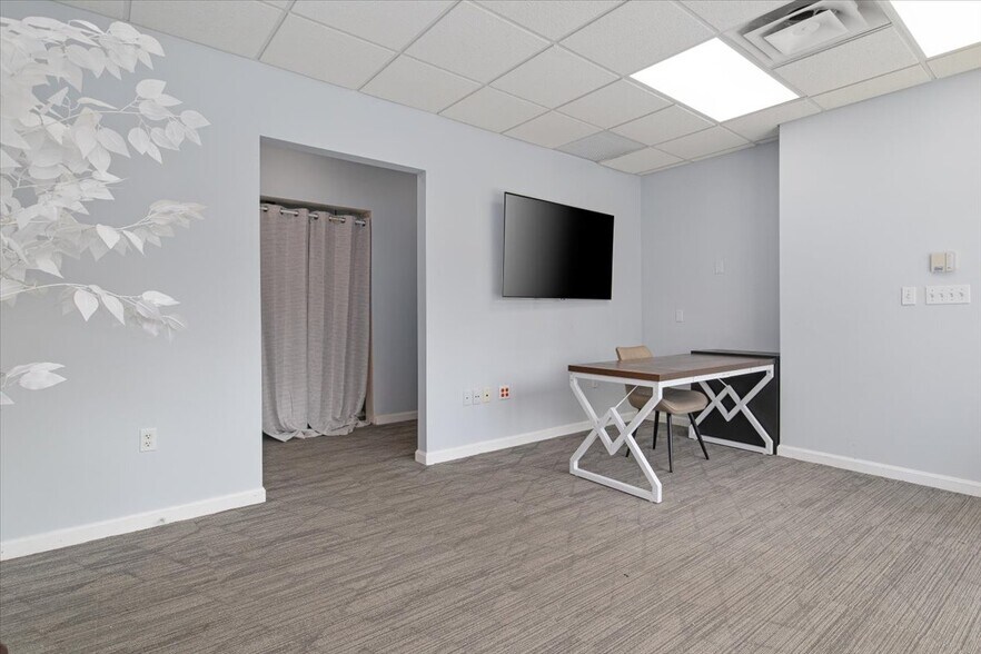 384 Washington St, Westwood, MA à louer - Photo intérieure - Image 3 de 11