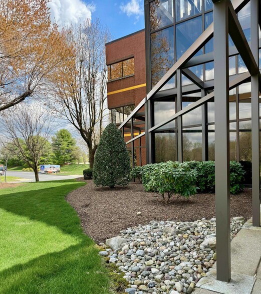 2127 Espey Ct, Crofton, MD à louer - Photo du bâtiment - Image 3 de 10