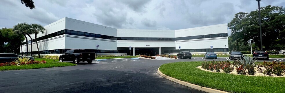 1690 S Congress Ave, Delray Beach, FL à louer - Photo principale - Image 1 de 39